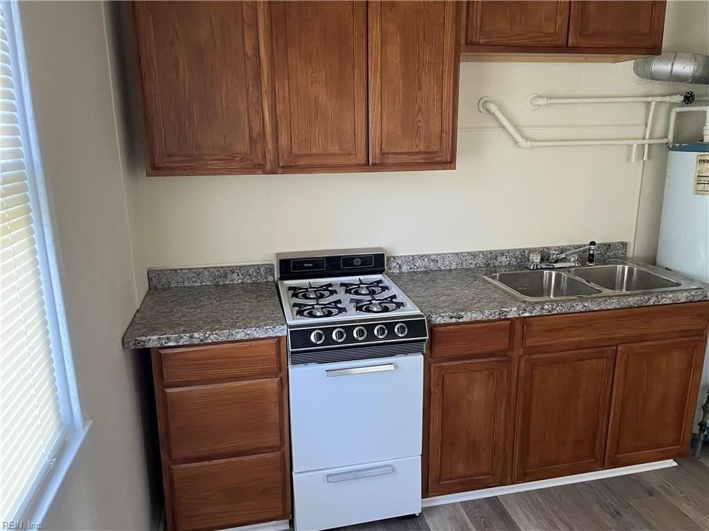 13 Lawrence Ave - Photo 5 of 27