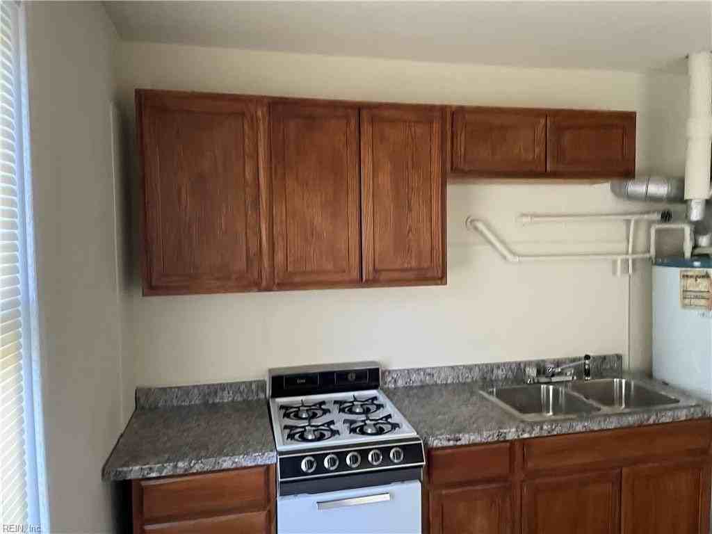 13 Lawrence Ave - Photo 6 of 27