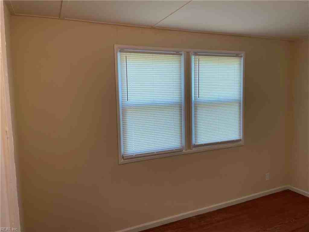 13 Lawrence Ave - Photo 7 of 27