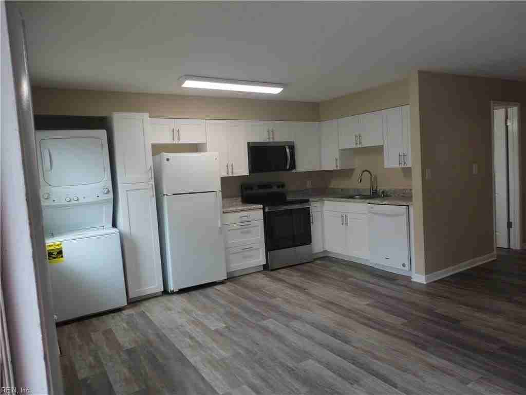 517 21st St #101 - Photo 3 of 9