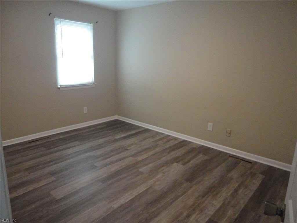 517 21st St #101 - Photo 4 of 9