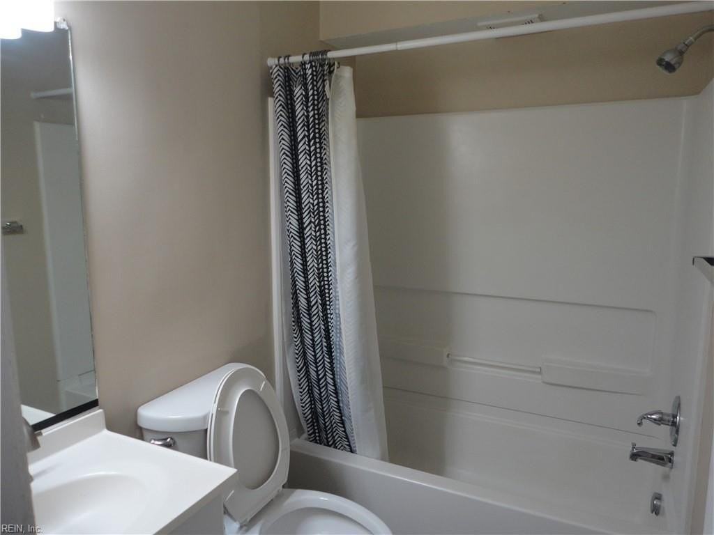 517 21st St #101 - Photo 6 of 9