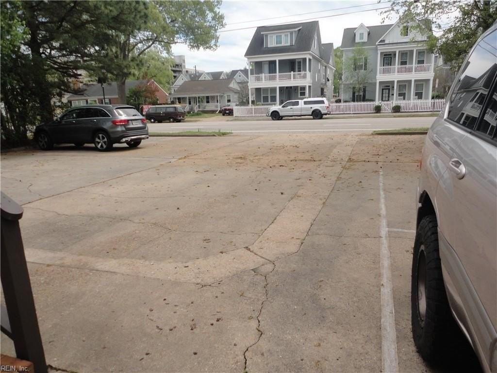 517 21st St #101 - Photo 7 of 9