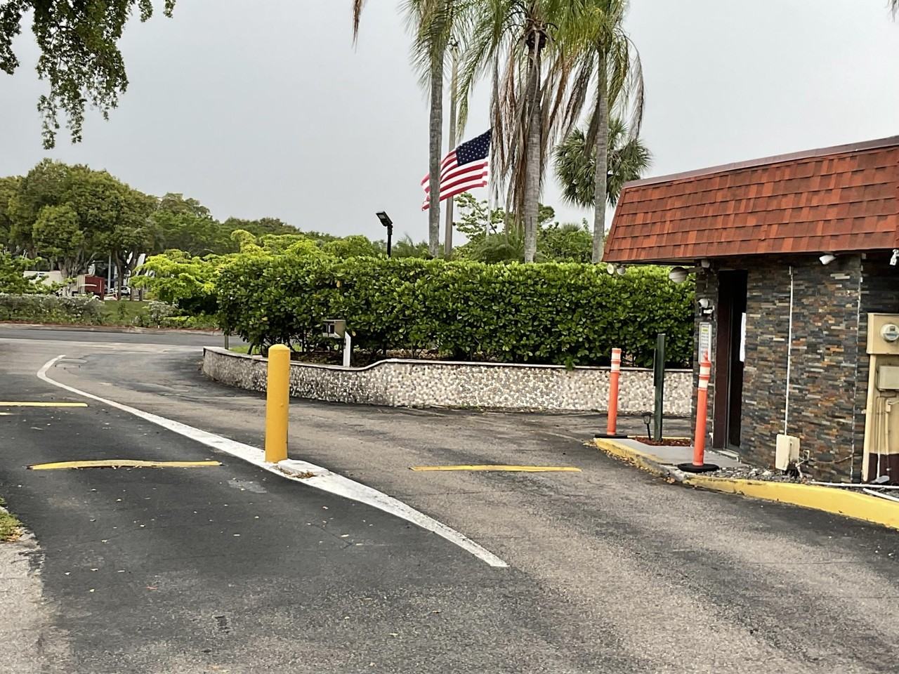 4008 Inverrary Dr #G6 - Photo 3 of 48