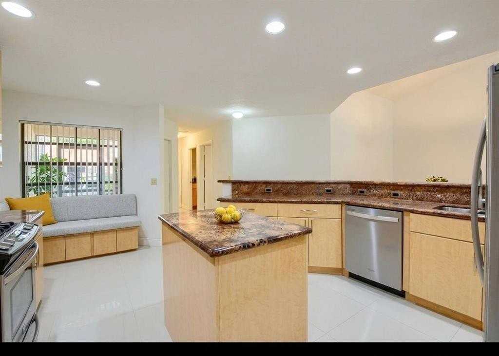 65 Centennial Ct - Photo 3 of 9