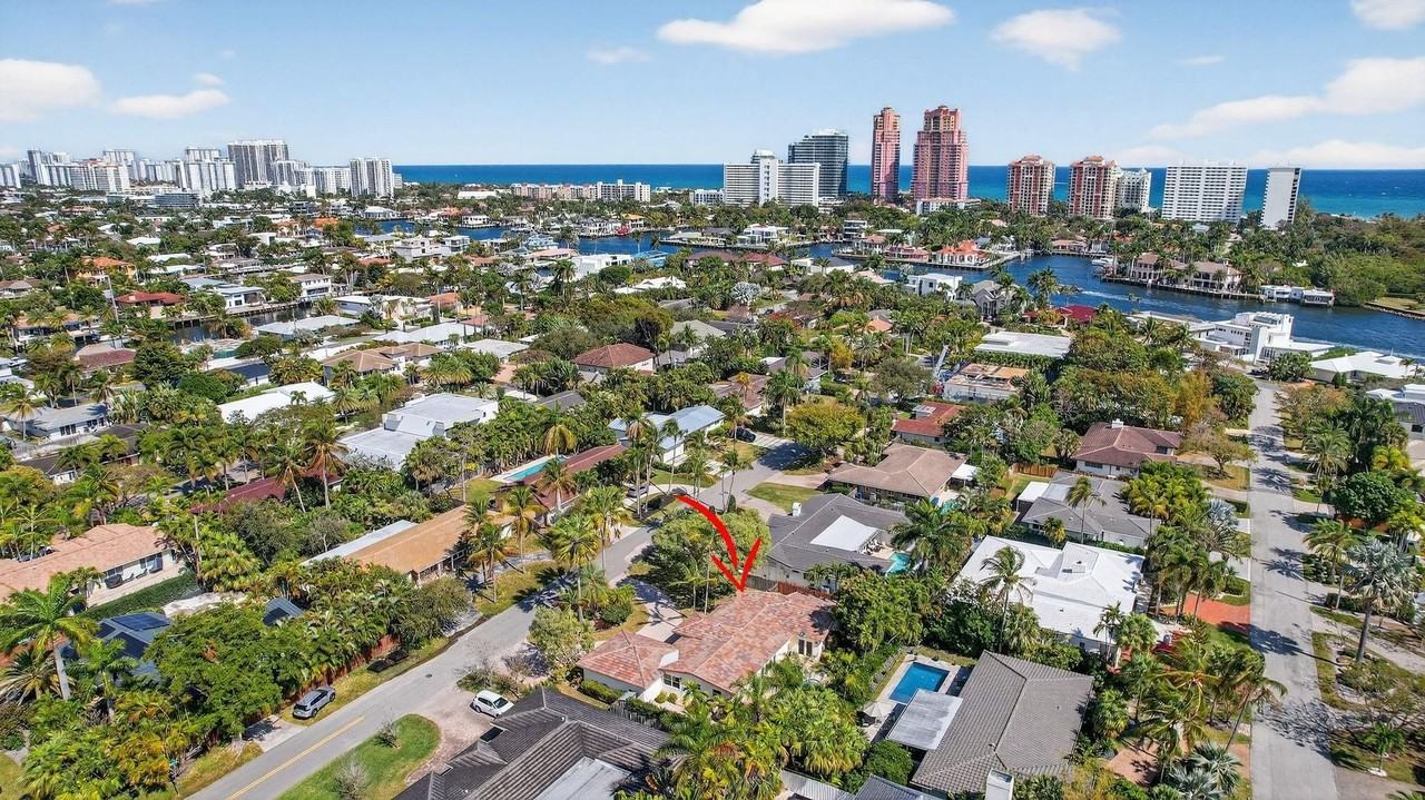 2808 Ne 22nd St - Photo 3 of 47