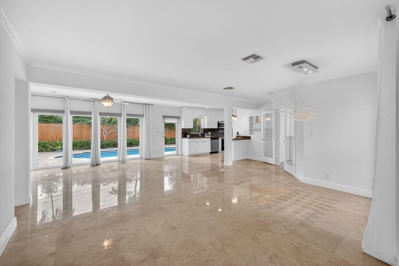 2808 Ne 22nd St - Photo 5 of 47