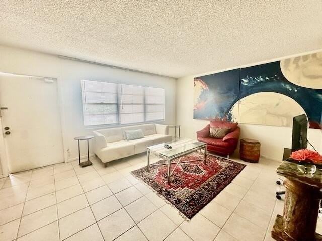 4014 Newcastle A - Photo 3 of 33