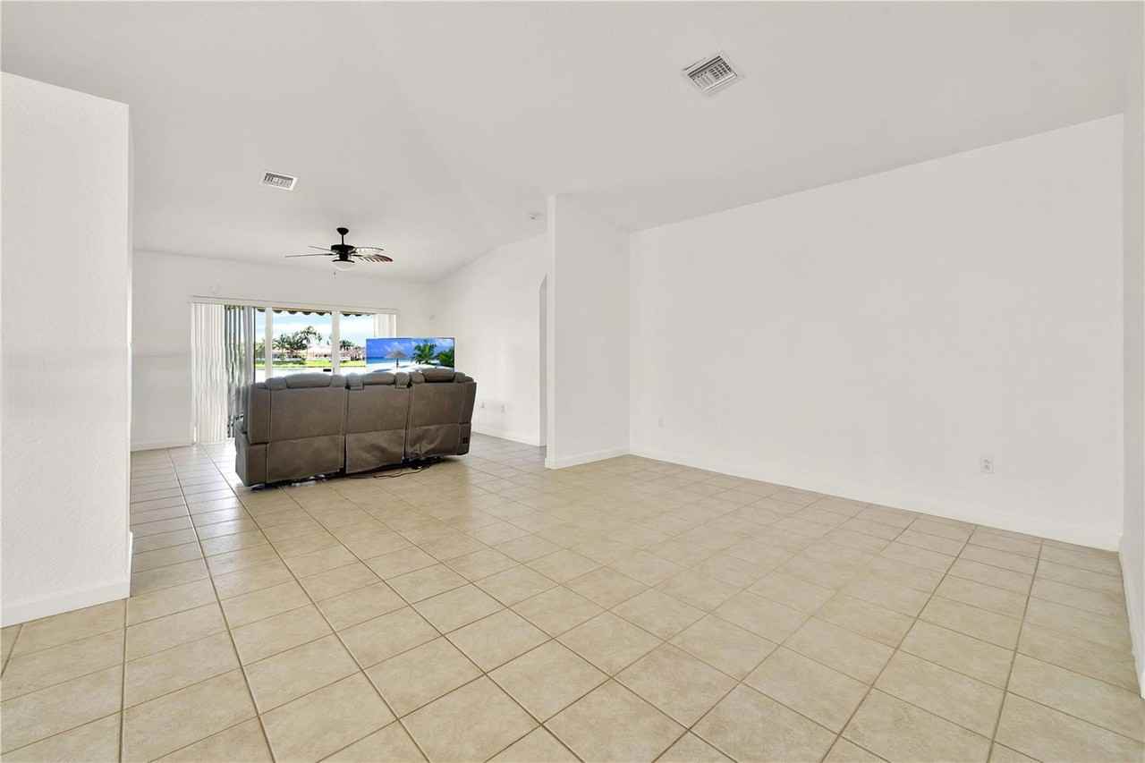 12046 Sw 133rd Ter - Photo 6 of 8