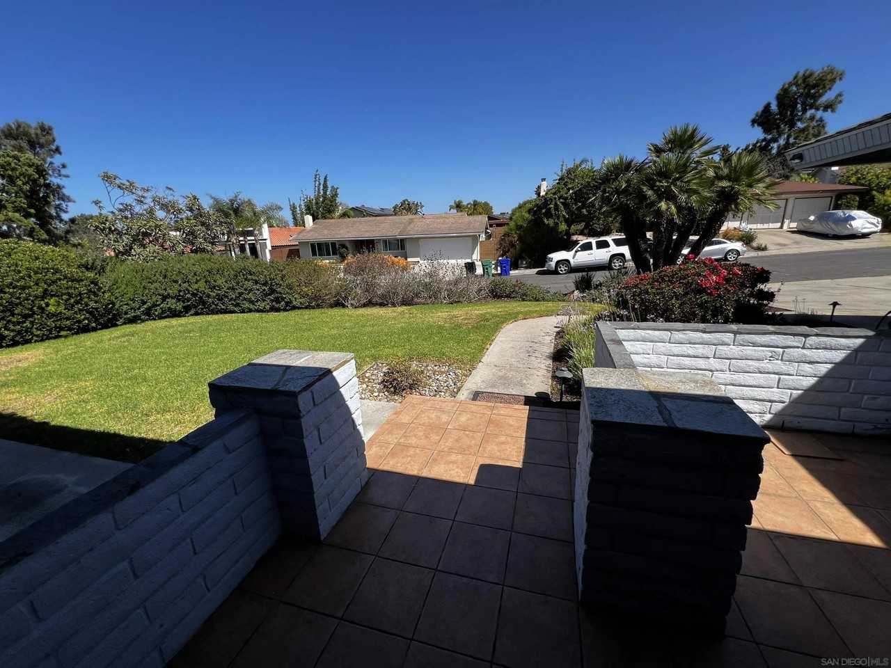 2815 Sugarman Ct - Photo 2 of 15