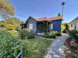 featured image of 323 W Victoria St Apt B #Apt B