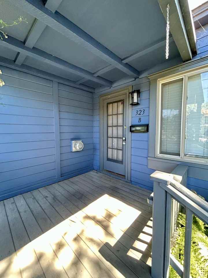 323 W Victoria St Apt B - Photo 3 of 13