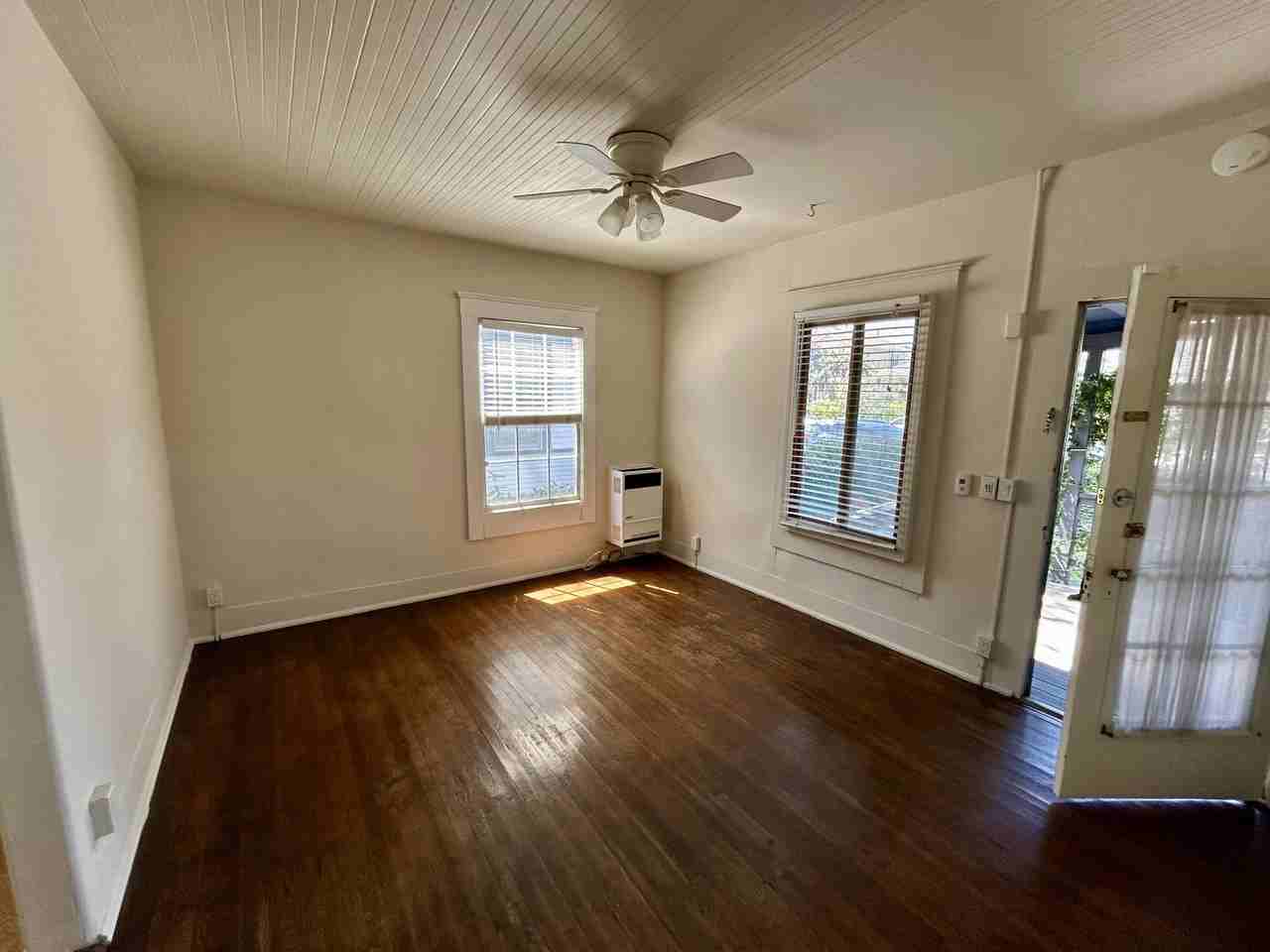 323 W Victoria St Apt B - Photo 5 of 13