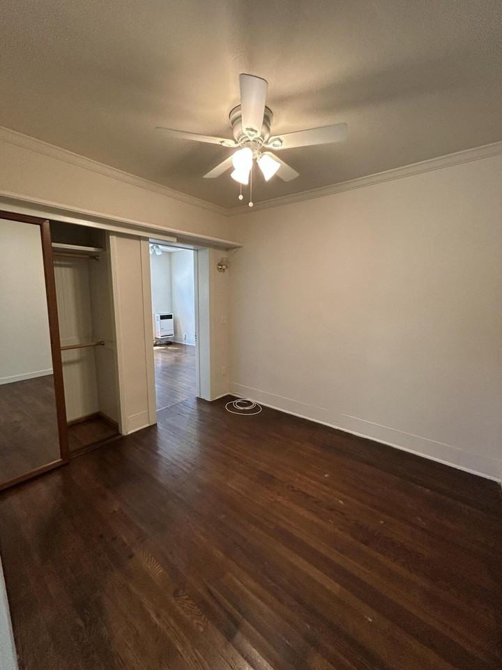 323 W Victoria St Apt B - Photo 7 of 13