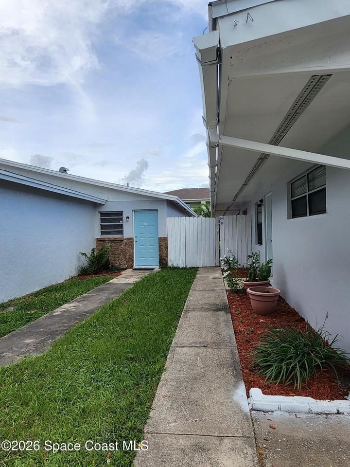 38 Elton St Unit B - Photo 4 of 24