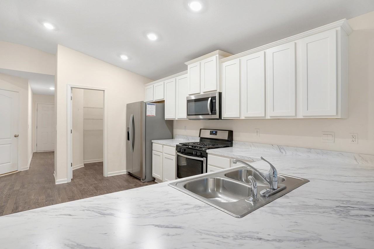 22 Caminha Rd - Photo 6 of 34