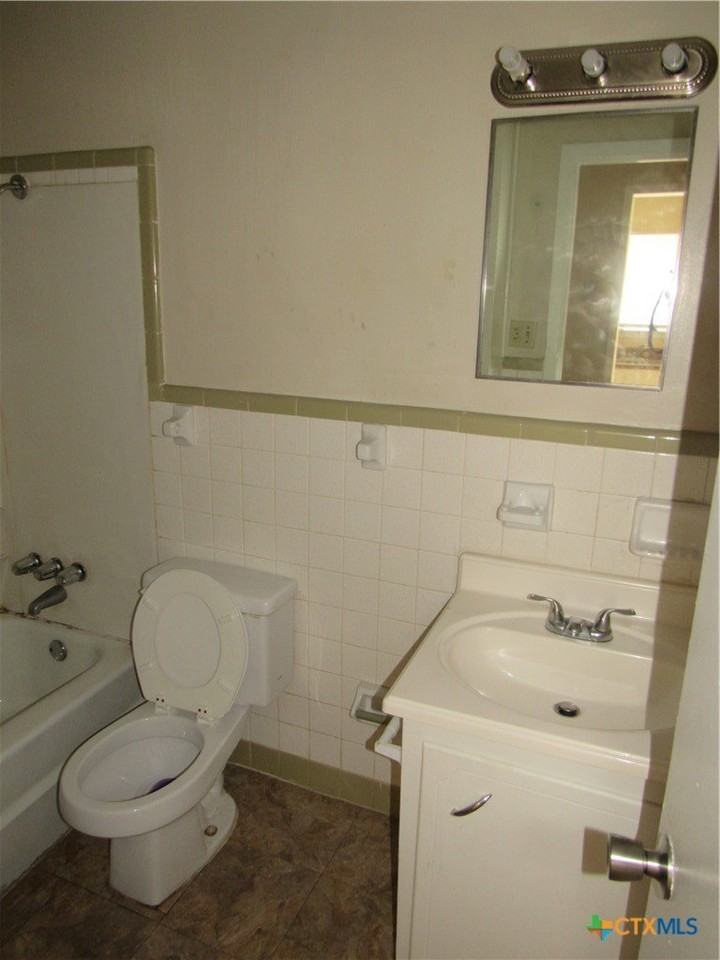 3804 Trimmier Rd Apt 2 - Photo 5 of 9