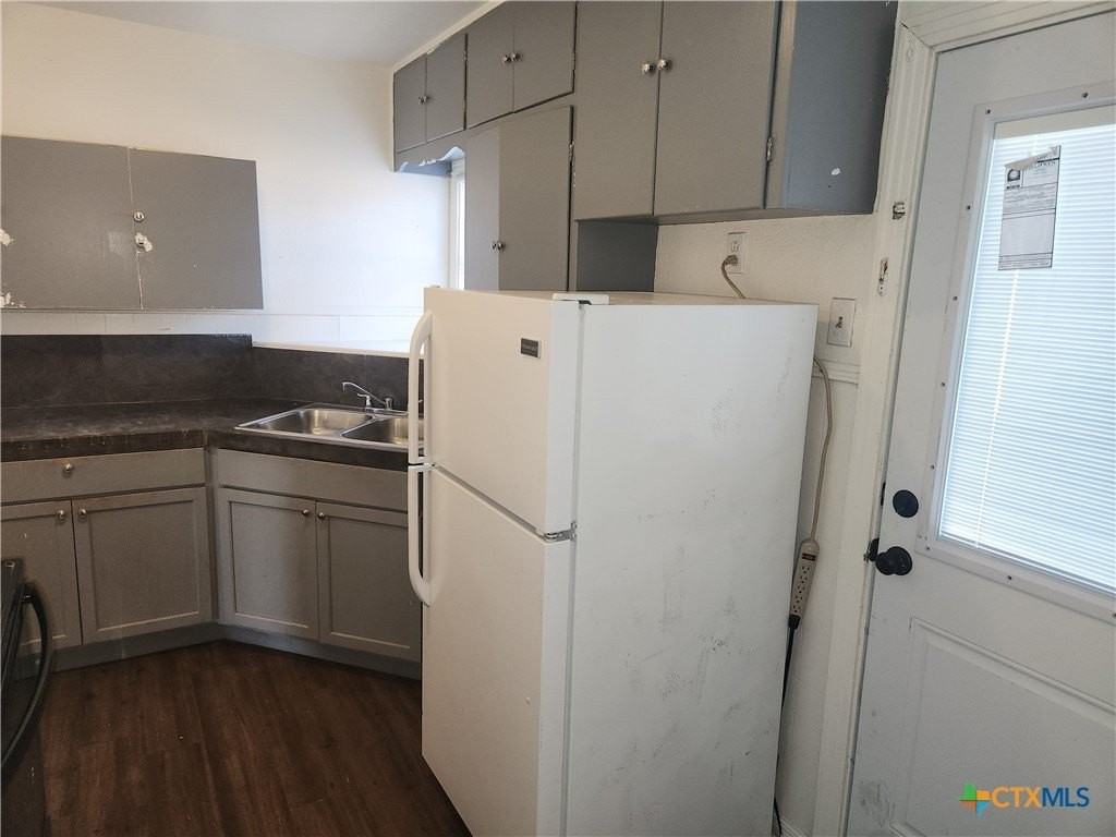 902 S 23rd St - Photo 3 of 8