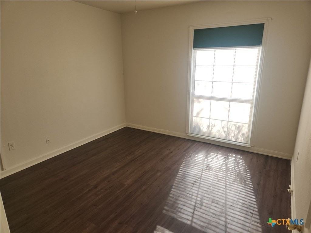 902 S 23rd St - Photo 5 of 8