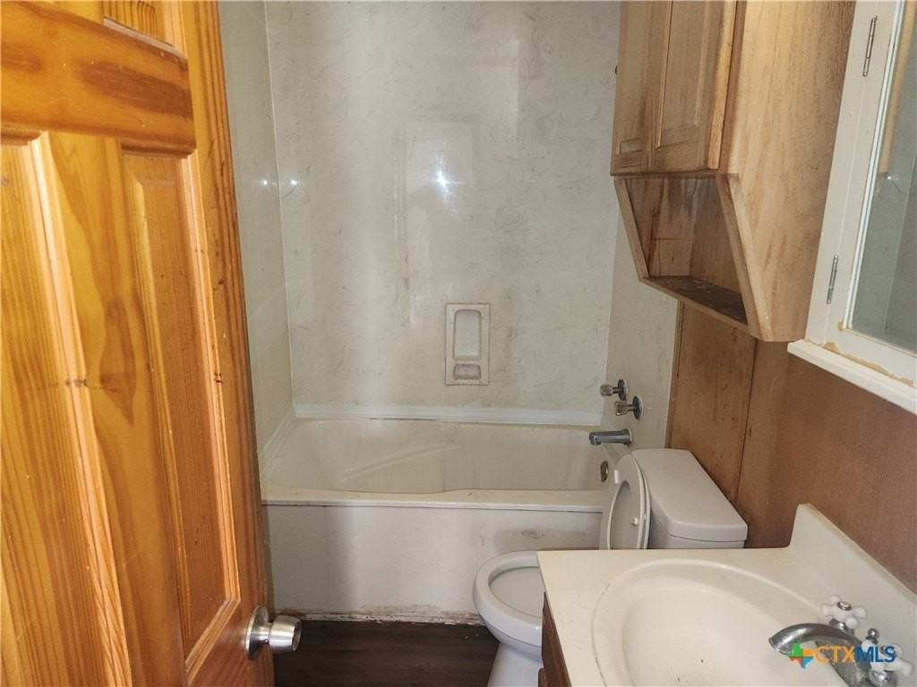 902 S 23rd St - Photo 7 of 8