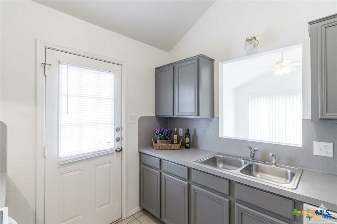 3603 Woodrow Dr Unit B - Photo 4 of 15