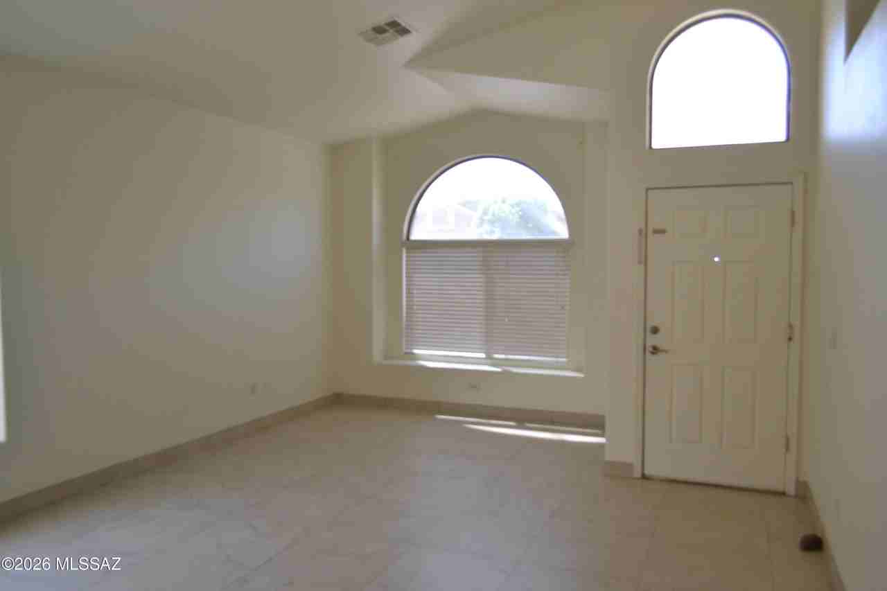 335 E Camino Del Abeto - Photo 4 of 29