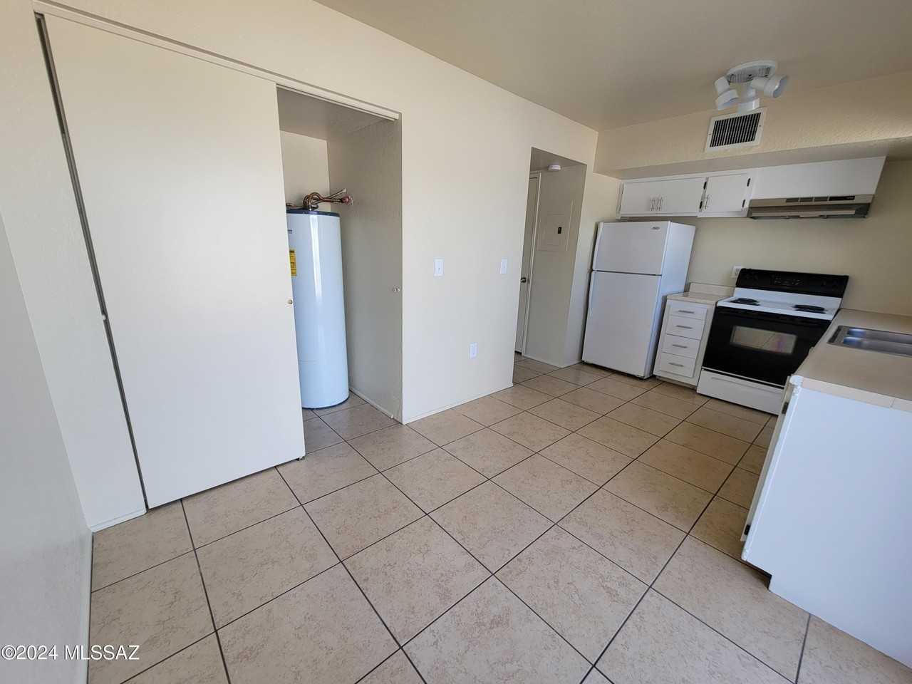 345 E Glenn St Apt 3 - Photo 3 of 20