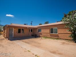 featured image of 4512 E 17th St