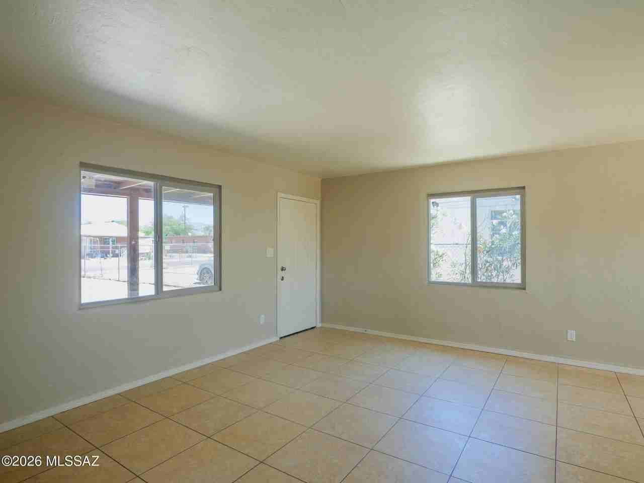 4512 E 17th St - Photo 3 of 19