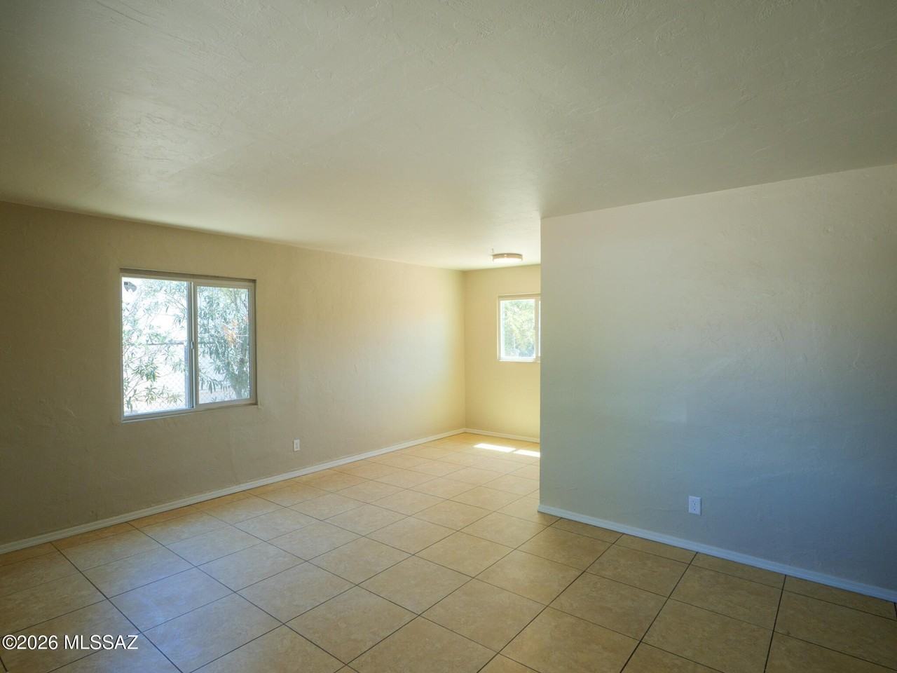 4512 E 17th St - Photo 4 of 19