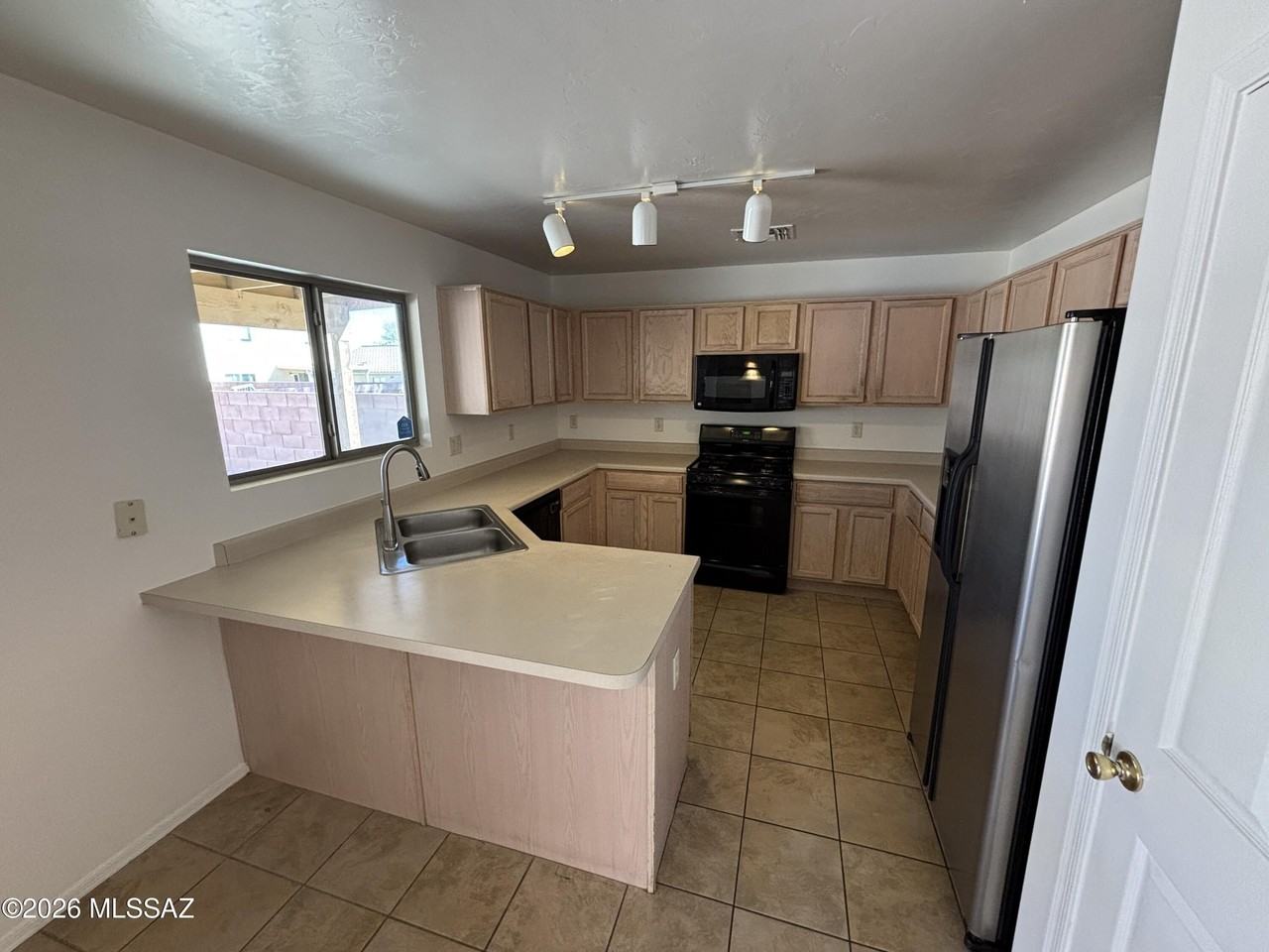 770 W Firehawk Dr - Photo 4 of 21