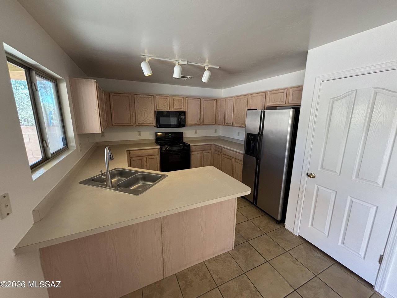 770 W Firehawk Dr - Photo 5 of 21