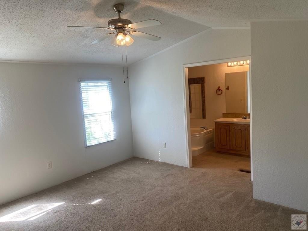 703 S Davis St - Photo 5 of 8
