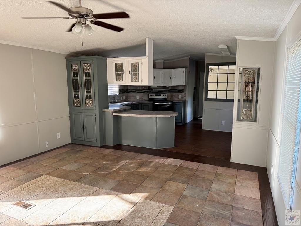 1736 County Road 4223 - Photo 2 of 11