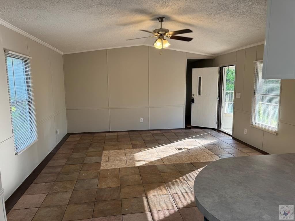 1736 County Road 4223 - Photo 4 of 11