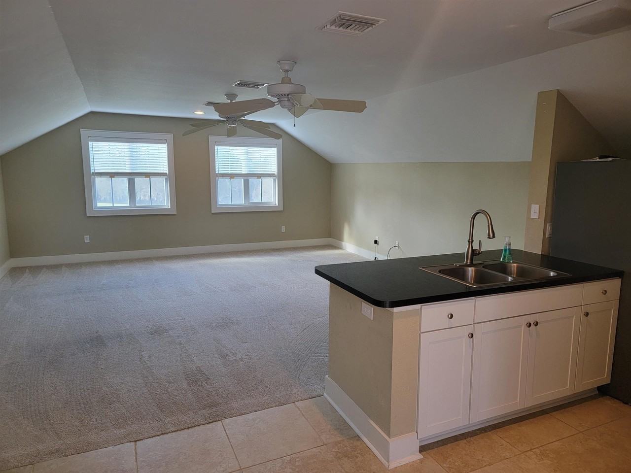 3060 Dickinson Dr - Photo 3 of 9