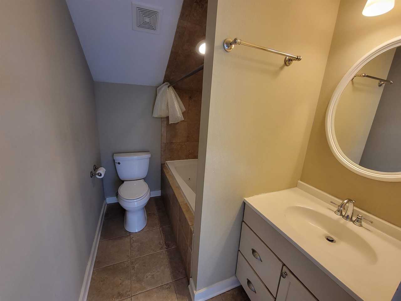 3060 Dickinson Dr - Photo 6 of 9