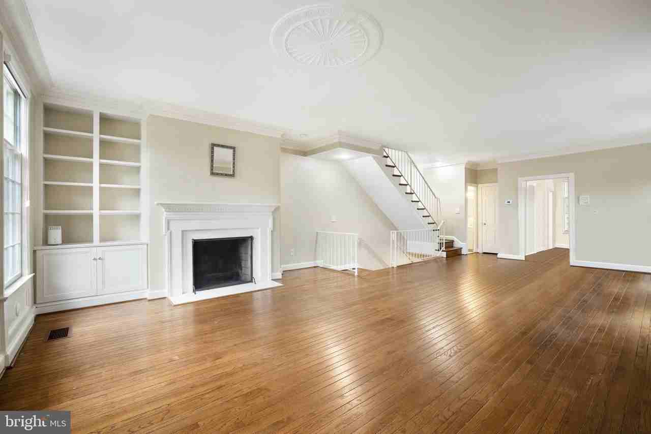 3327 R St Nw - Photo 7 of 39