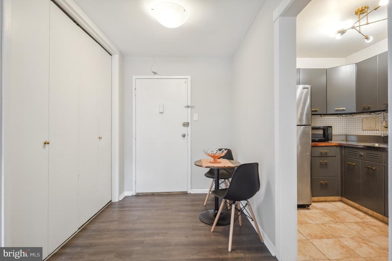 2401 H St Nw Apt 903 - Photo 4 of 30