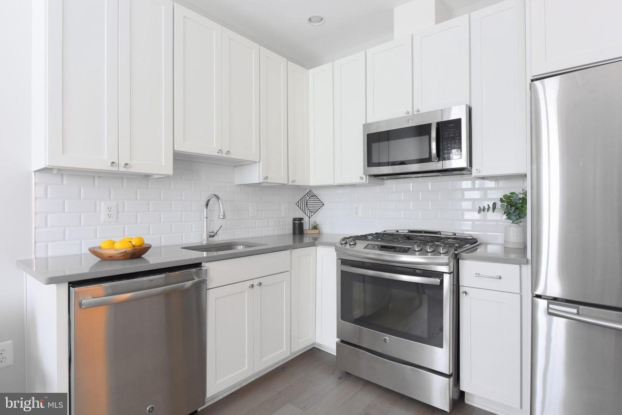3921 Fulton St Nw #3 - Photo 7 of 24