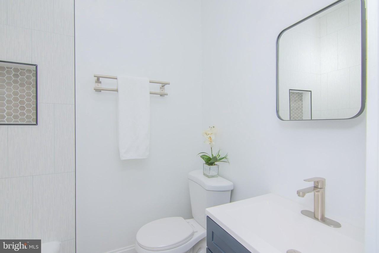 1629 W Virginia Ave Ne Apt 3 - Photo 5 of 9