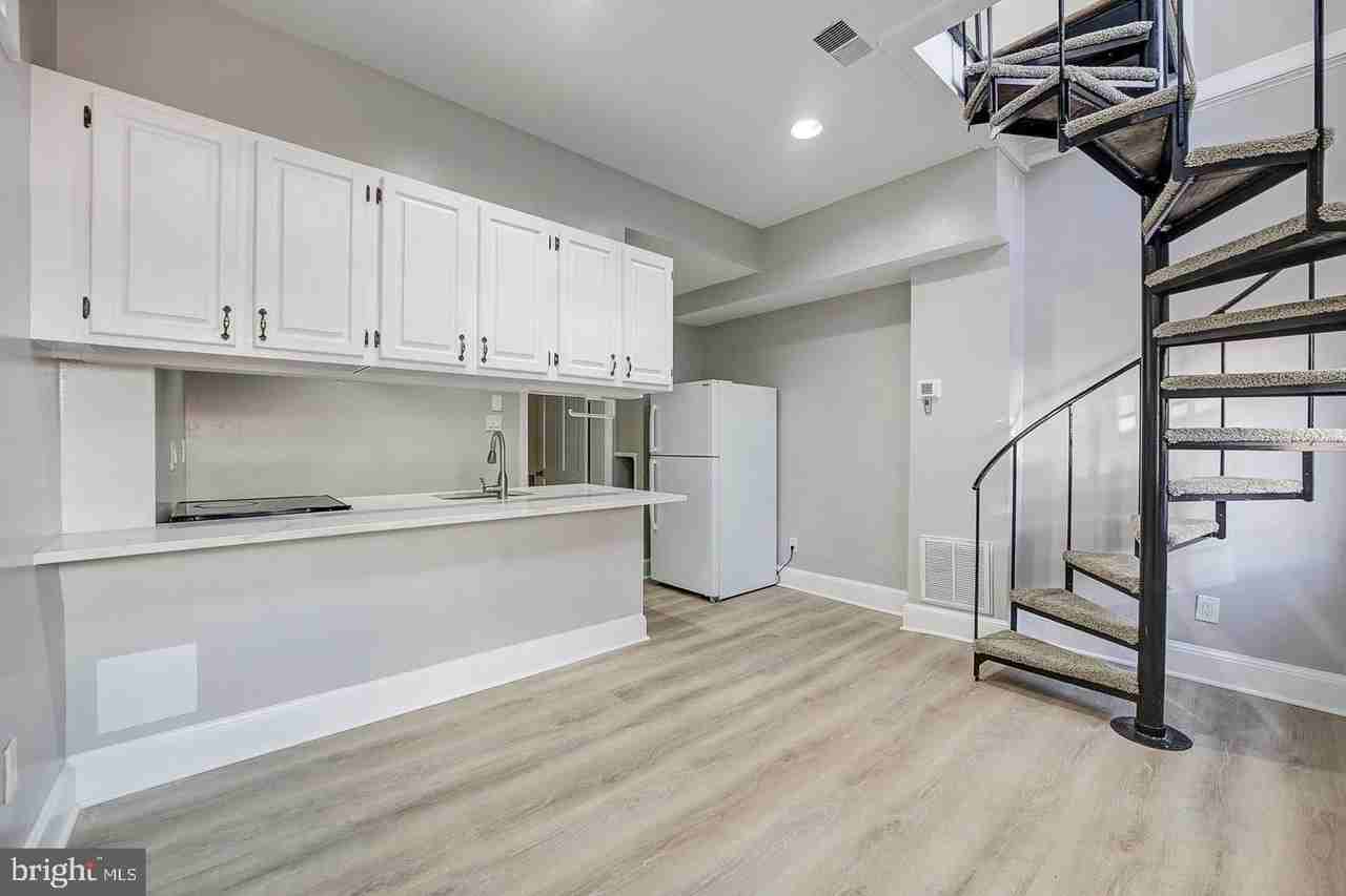 1213 12th St Nw Apt C - Photo 2 of 19