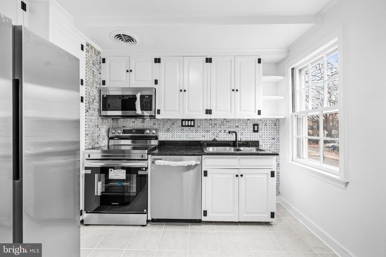 2420 I St Nw - Photo 6 of 50