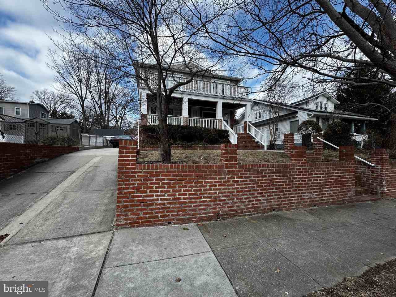 513 Whittier St Nw - Photo 2 of 49