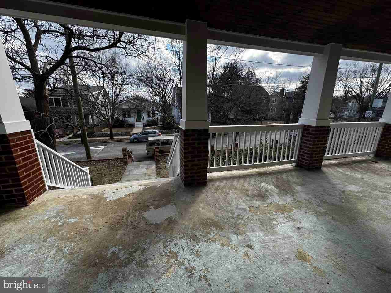 513 Whittier St Nw - Photo 4 of 49