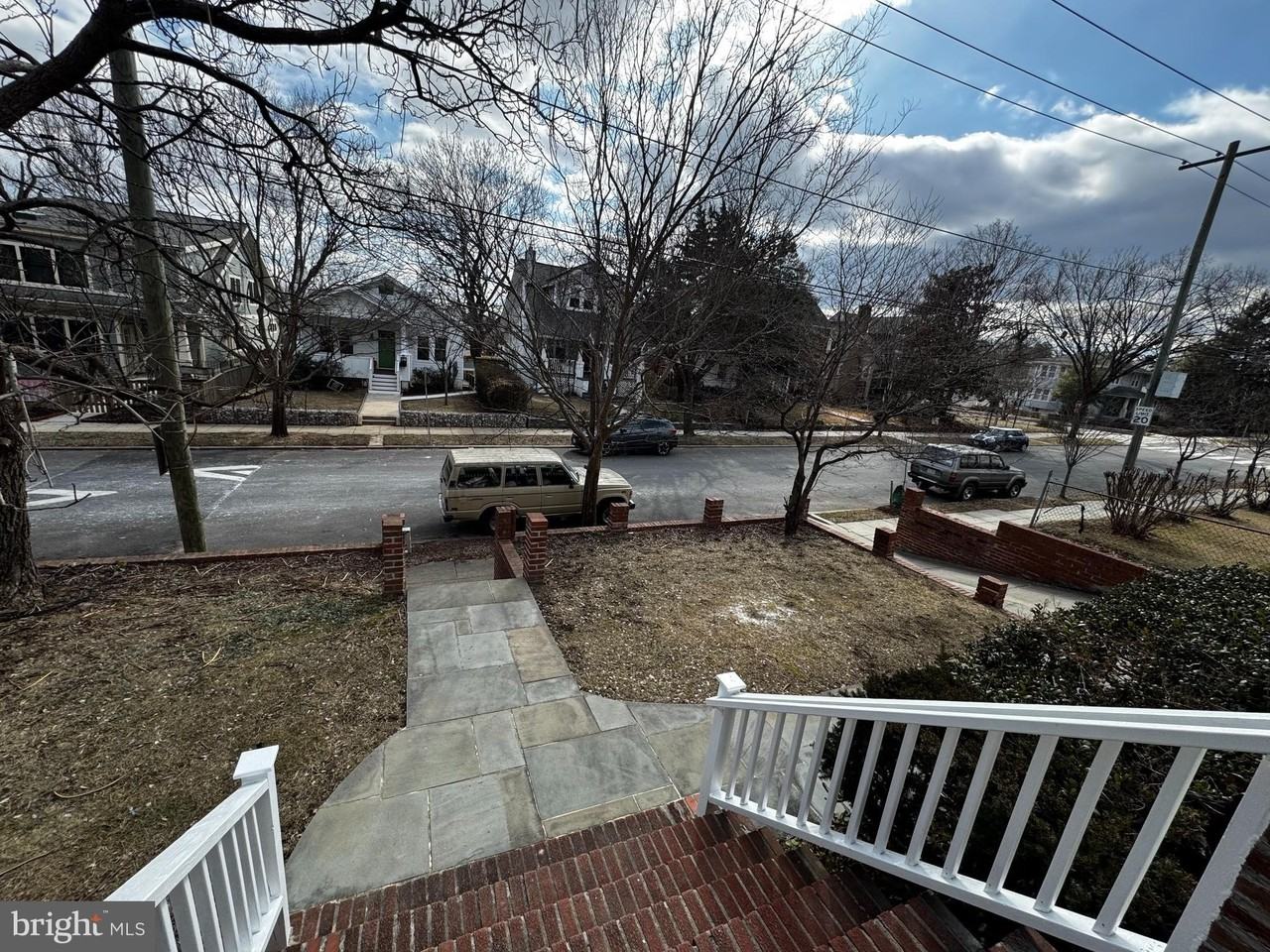 513 Whittier St Nw - Photo 5 of 49