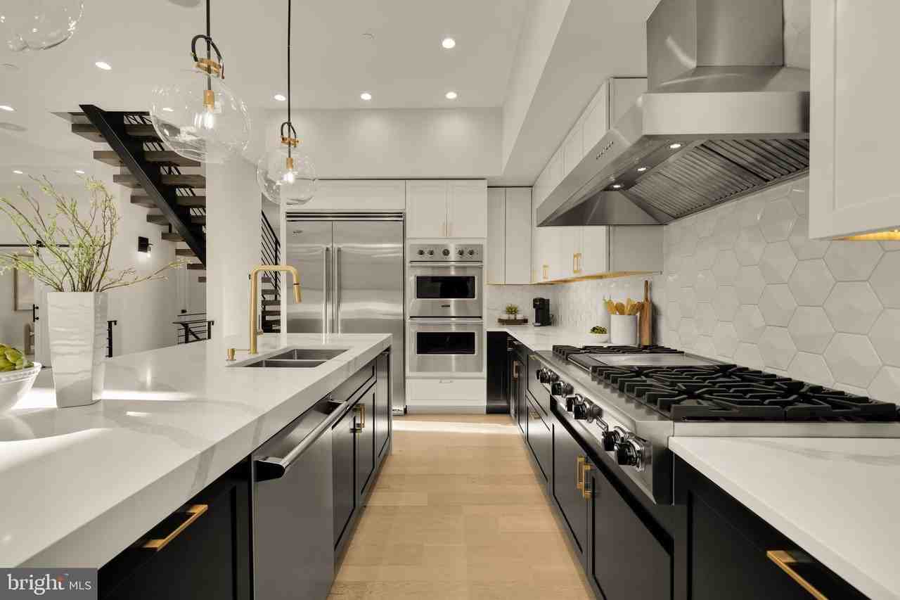 4913 Sherier Pl Nw - Photo 7 of 34