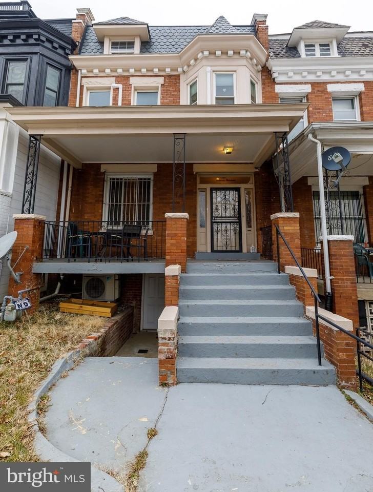 1113 Clifton St Nw - Photo 2 of 45