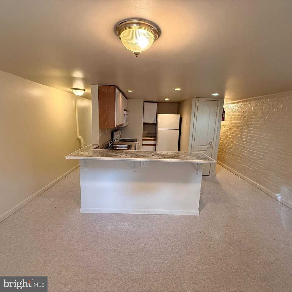 33 Randolph Pl Nw #B - Photo 2 of 24