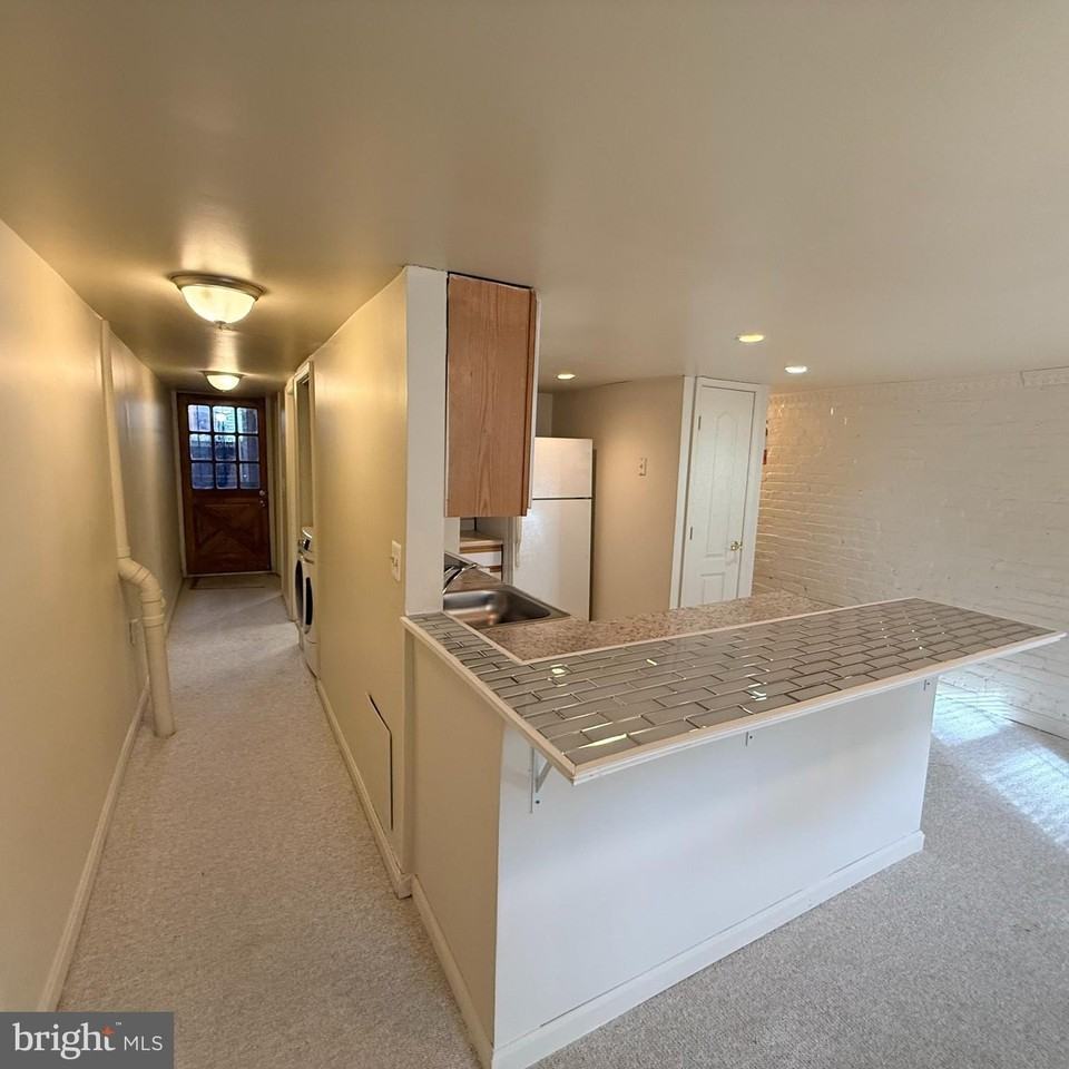 33 Randolph Pl Nw #B - Photo 6 of 24
